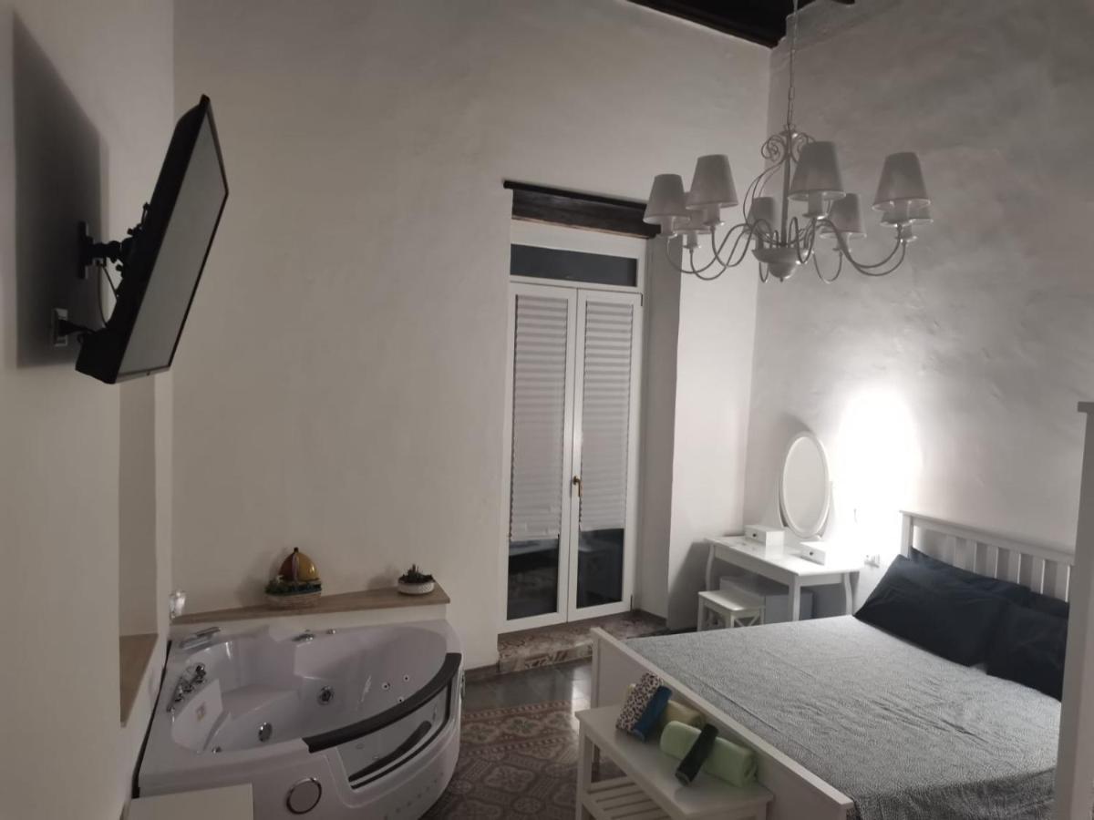 La Serva Padrona Taranto Bagian luar foto